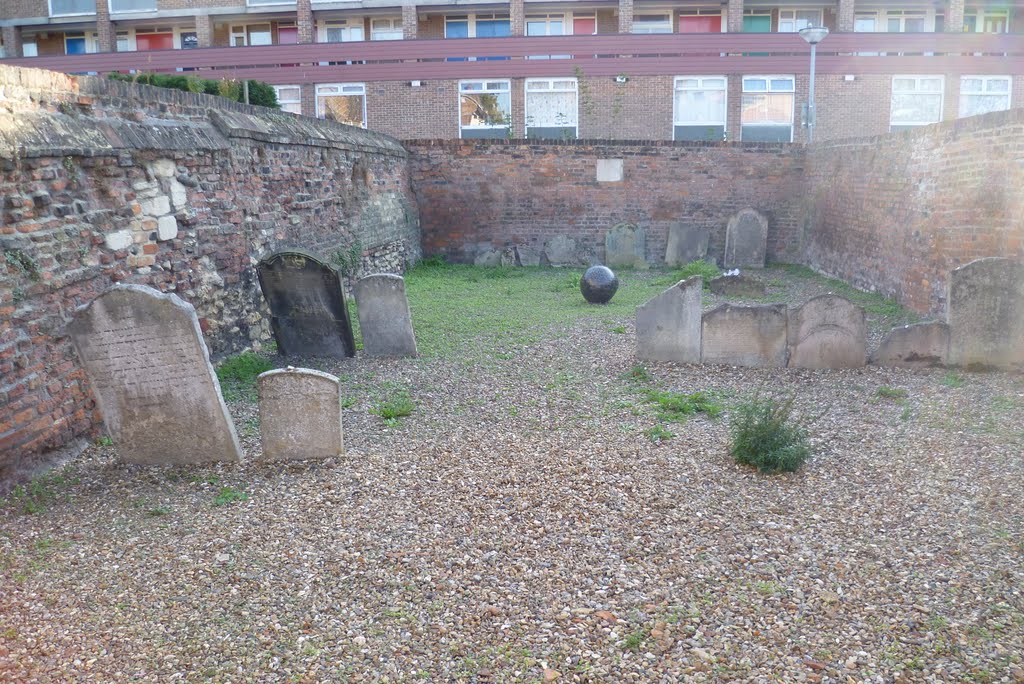 502. jewish cemetery, graves of a community of dutch jews who lived and died in kings lynn between c1750-1846. millfleet, kings lynn, norfolk. oct. 2011.