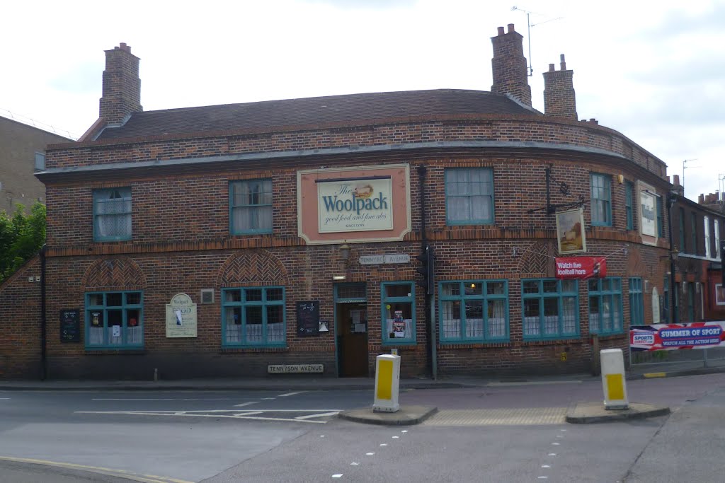 the woolpack public house, tennyson avenue, kings lynn, norfolk. june 2012.