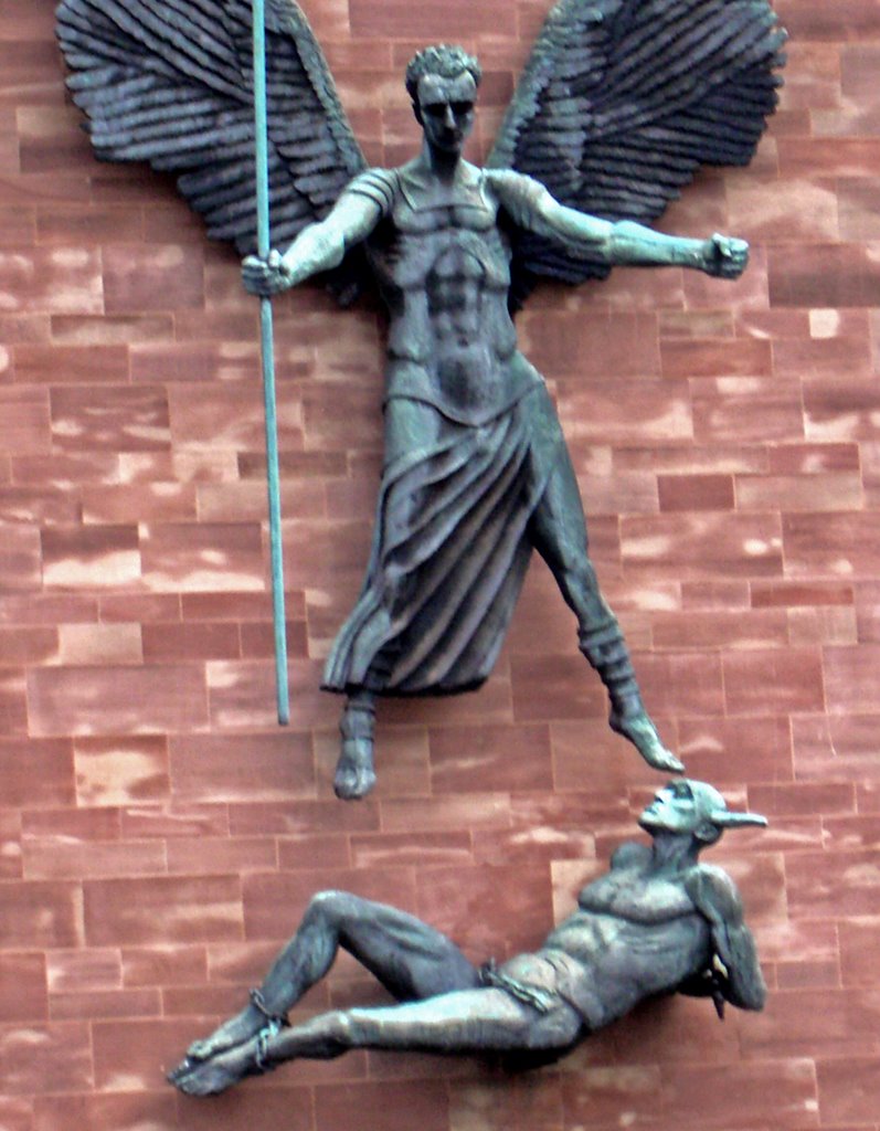 Coventry Cathedral - estatua