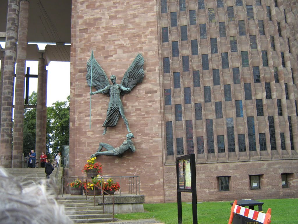 Az új, katolikus templom, Coventry, ami adakozásból épült.