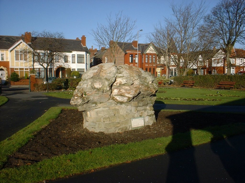 Boulder Stone (glacial erratic boulder) Bowling Green, Crosby, Liverpool (12-2005)