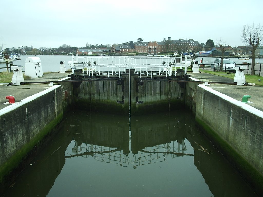 Mutford Lock. Christmas day 2008