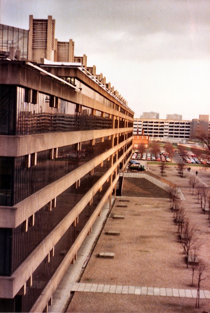 Leeds Uni Physics Admin Bldg (1981)