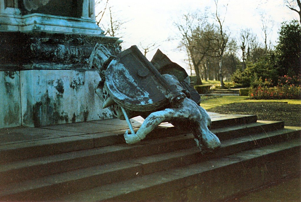 Hyde Park, Leeds (1986)