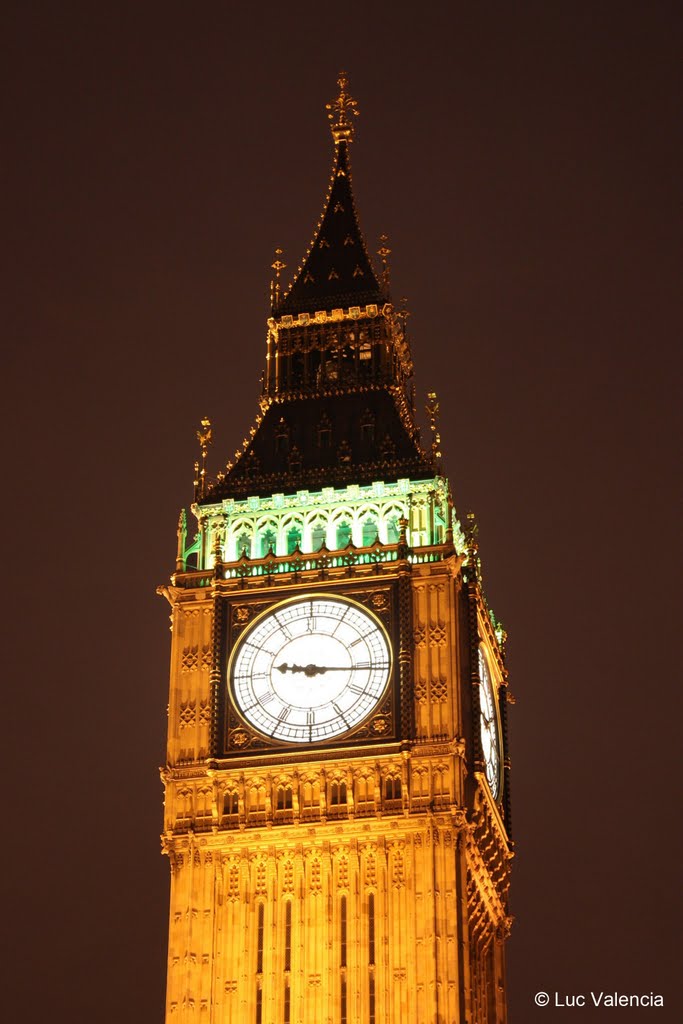 Big Ben at 9:16PM (London, UK) [High Resolution]