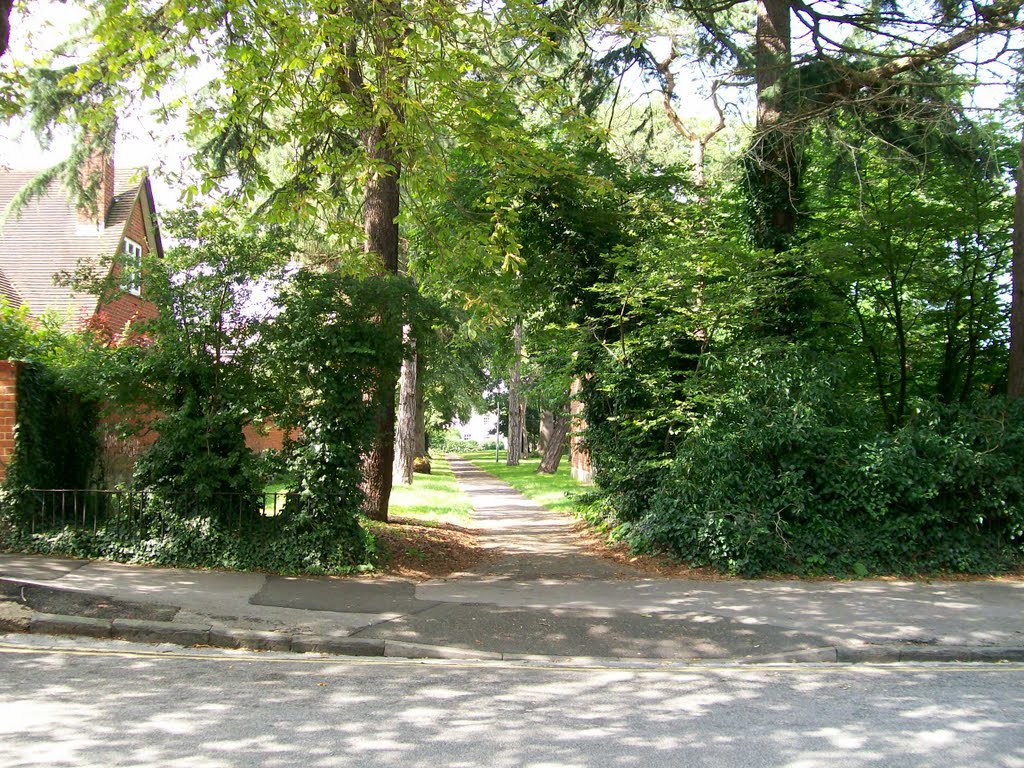 Passage from High Town to South Road