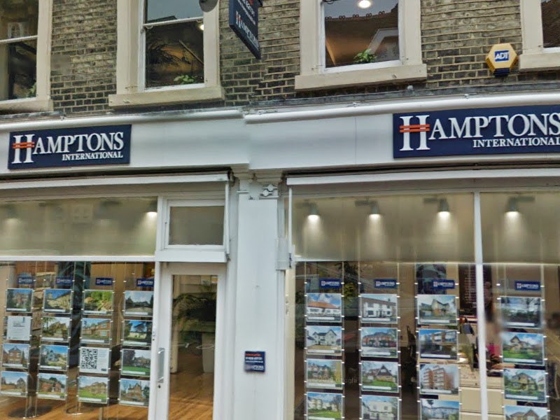 Infront of Hamptons International property to rent on 11-13 Queen Street in Maidenhead