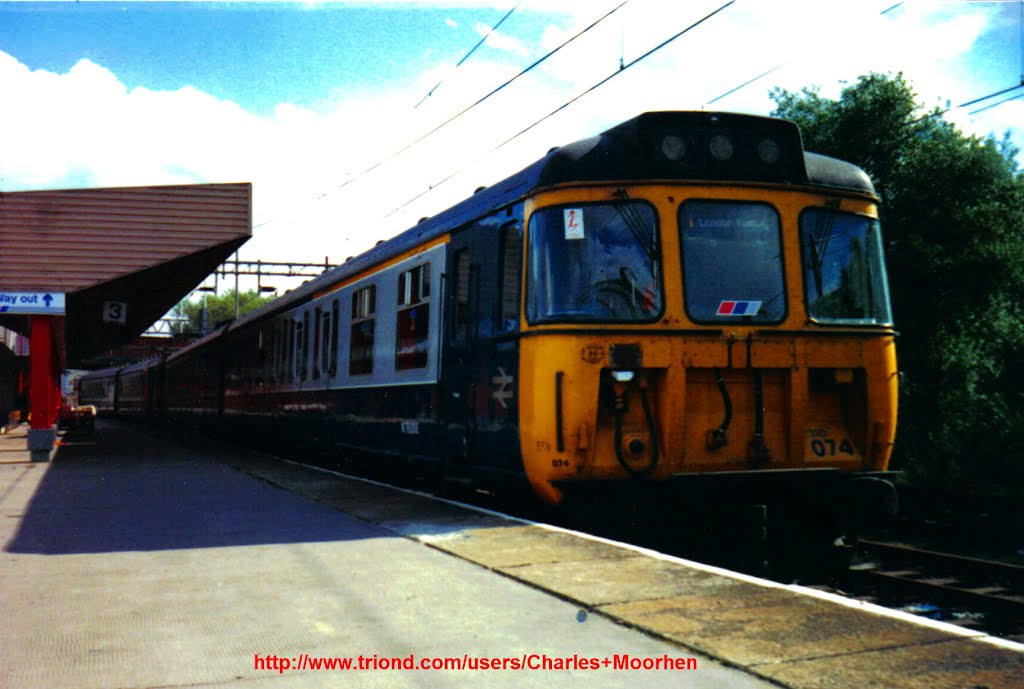 Class 310074 EMU Photo, Northampton station in the 1980s