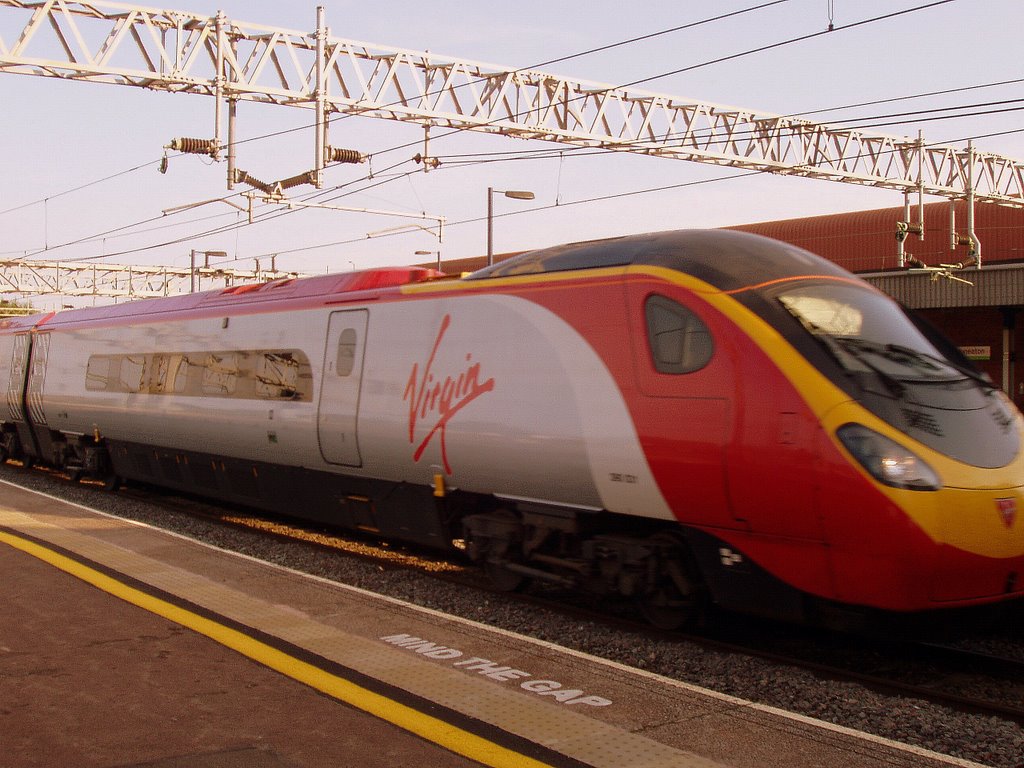 Pendolino at Nuneaton