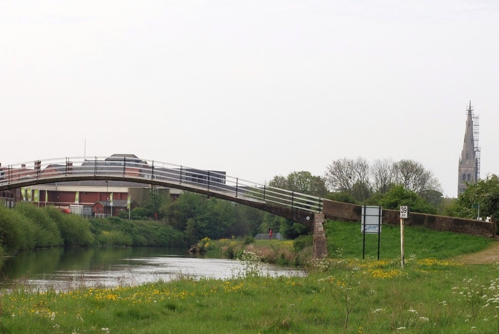 Riverside walk along the Trent