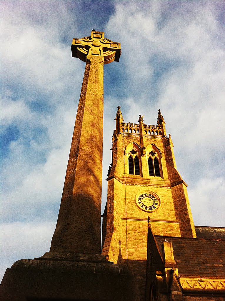 War memorial and St Marys Church, Newport, Isle of Wight