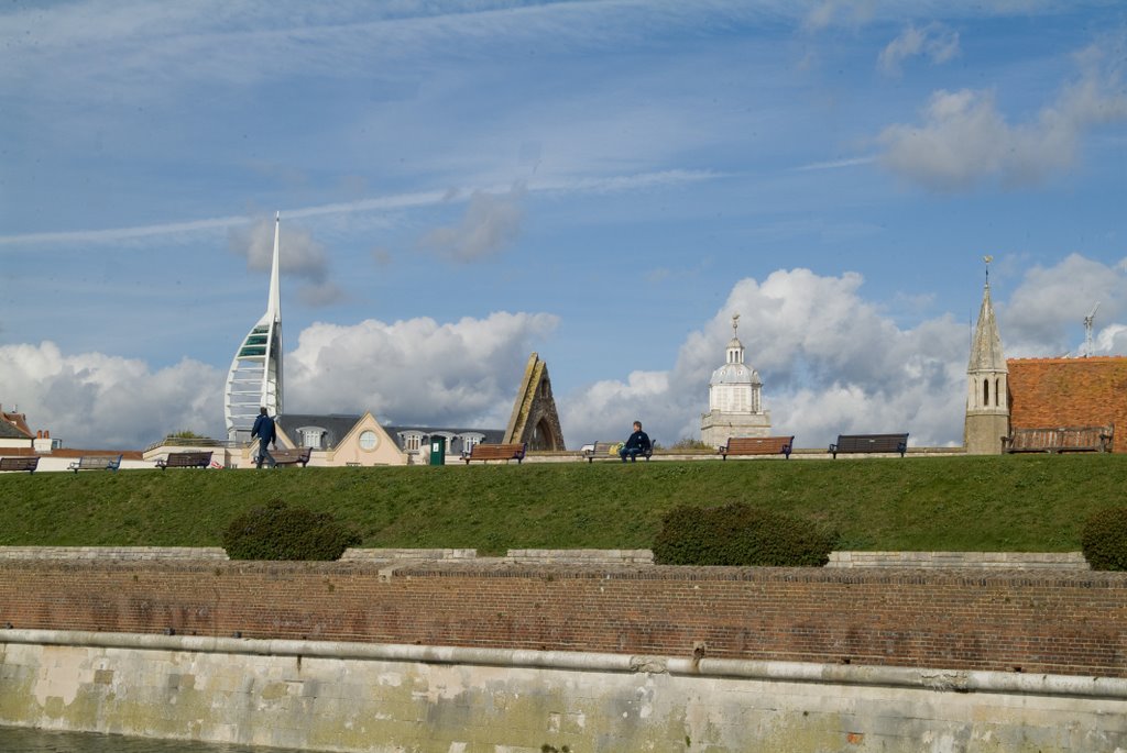 Skyline Portsmouth, L-R Spinnaker tower, Garisson Church, Modern Cathedral