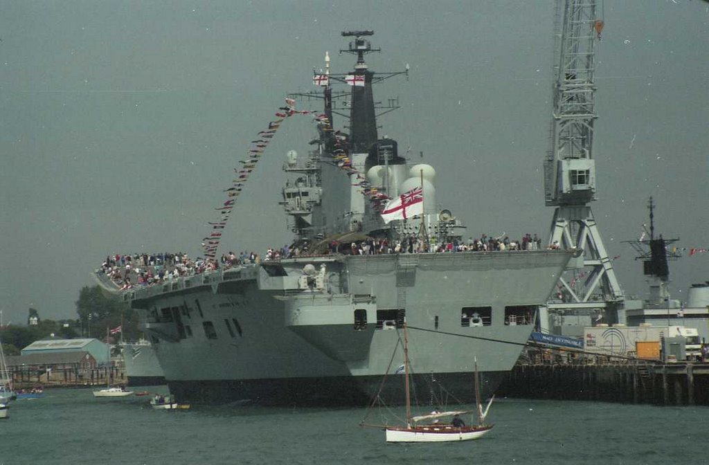 Open house on the Ark Royal R-07 - 28 Aug 1998