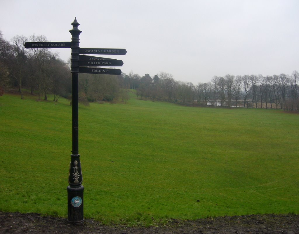 Avenham Park signpost