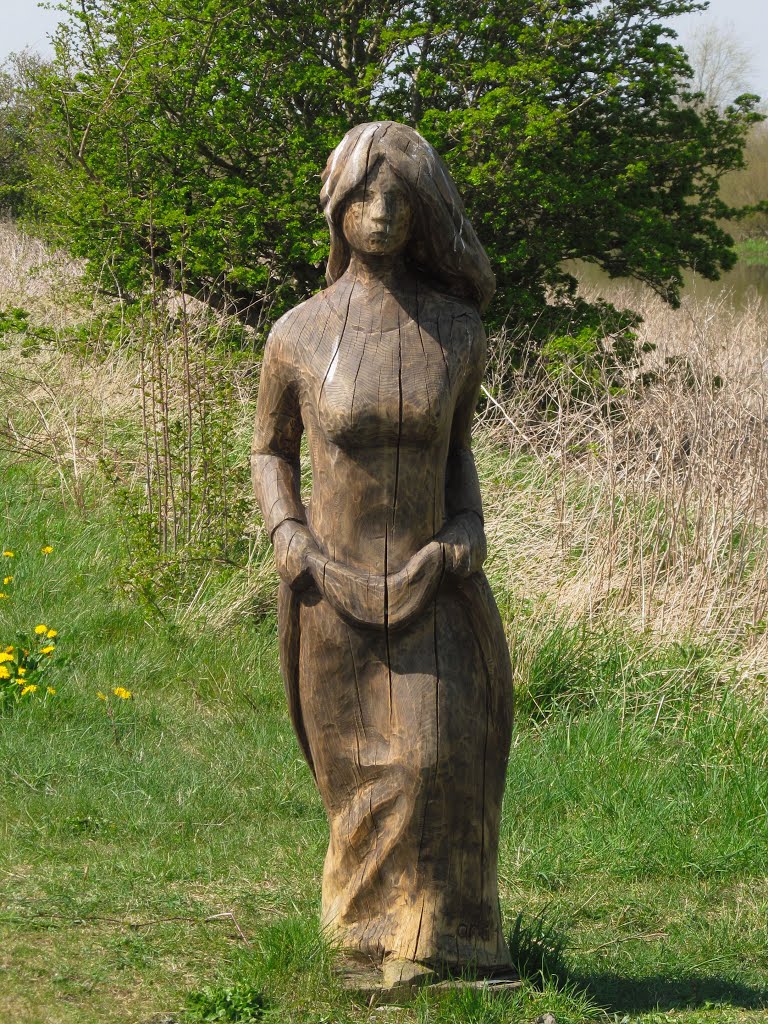 Cycle trip UK 201305: wood art along the cycle path to Lincoln