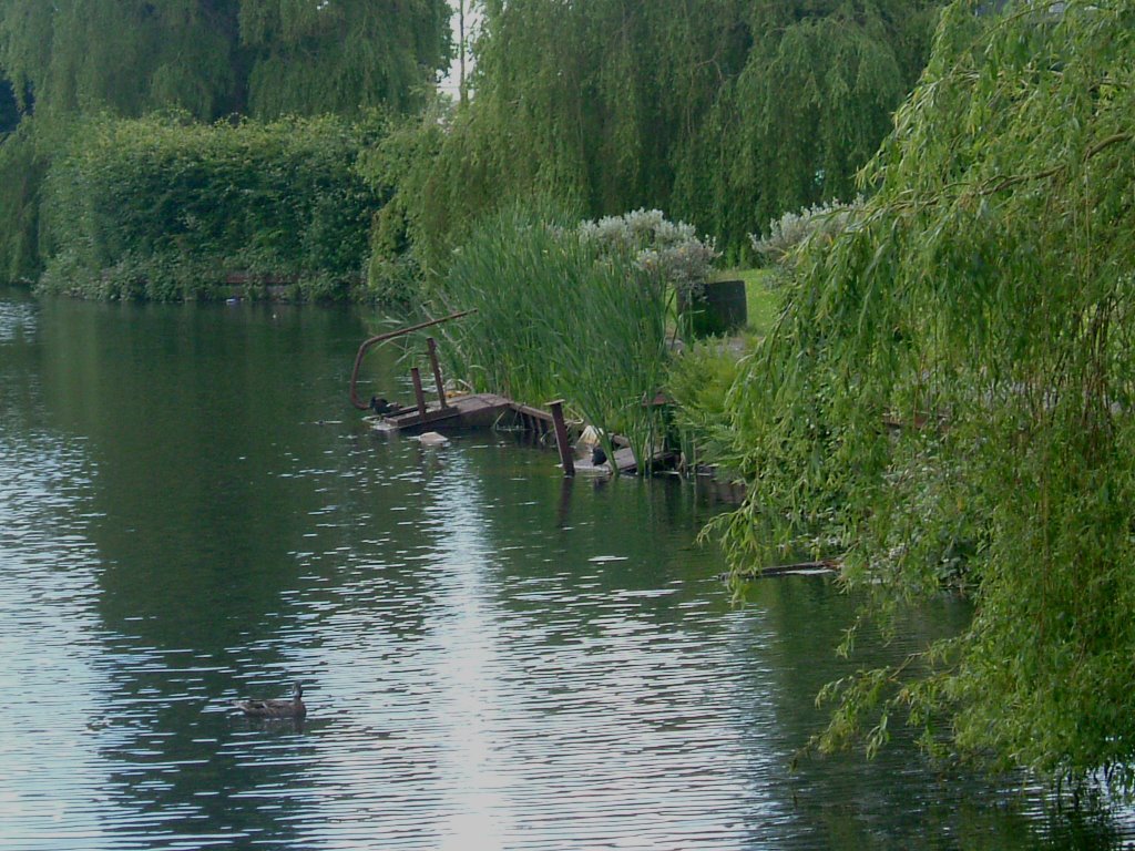 sunken canal boat radcliffe