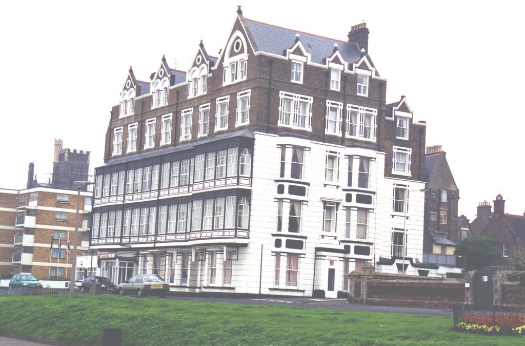 THE ENGLASH COLLAGE AND HOTEL IN RAMSGATE