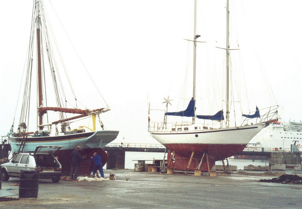 YACHTS OUT OF WATER