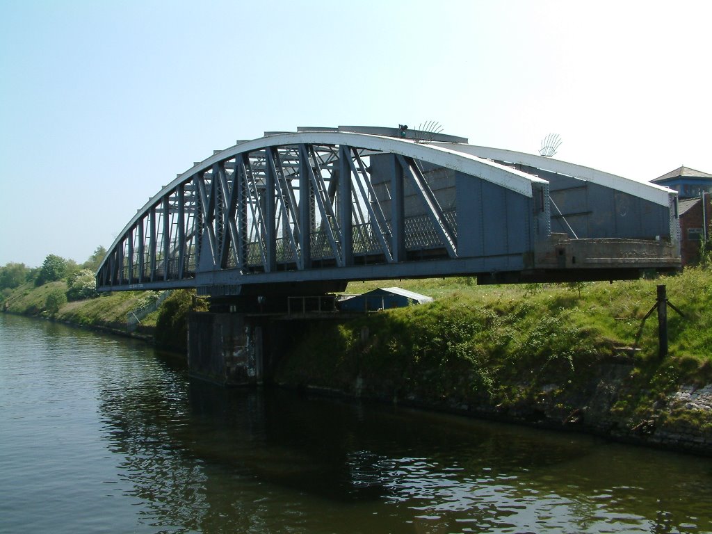 Passing the Old Quay Bridge