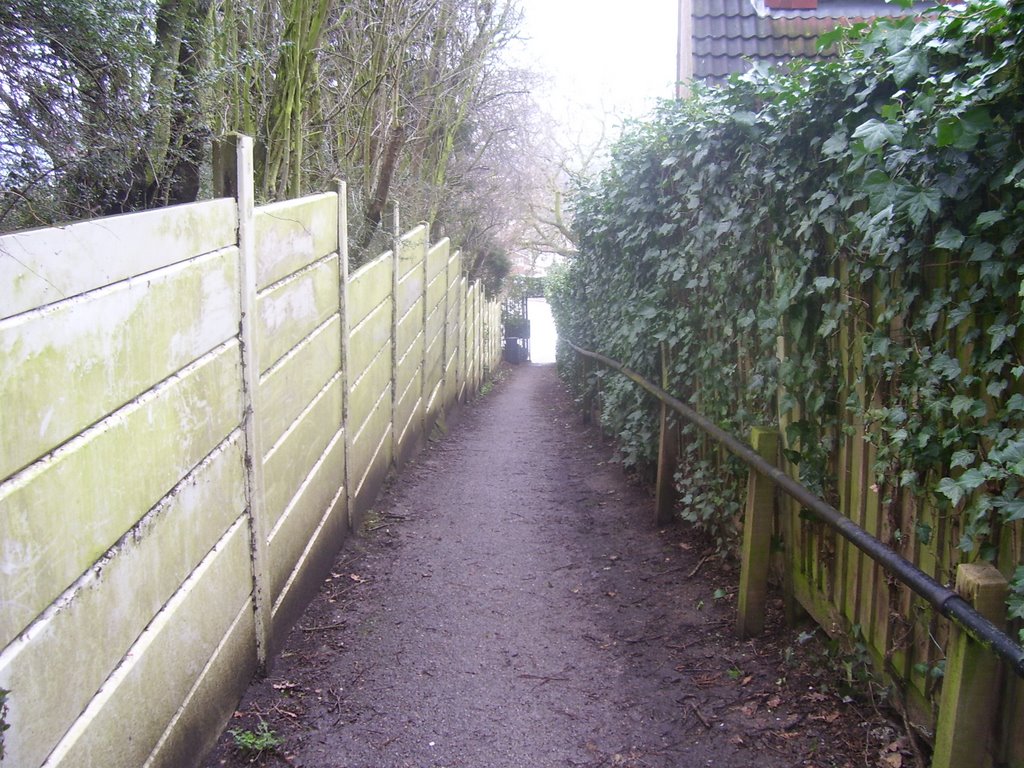 Rayleigh Mount alley way