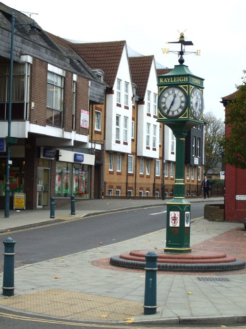 Clock in Rayleigh High Street