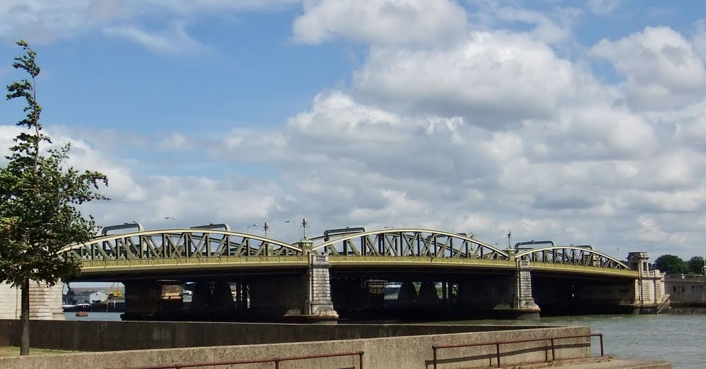 Rochester Bridge, Rochester, Kent, UK.