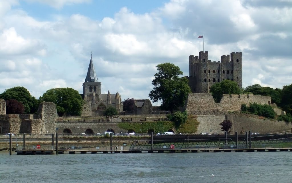 Rochester Castle & Cathedral, Rochester, Kent, UK.