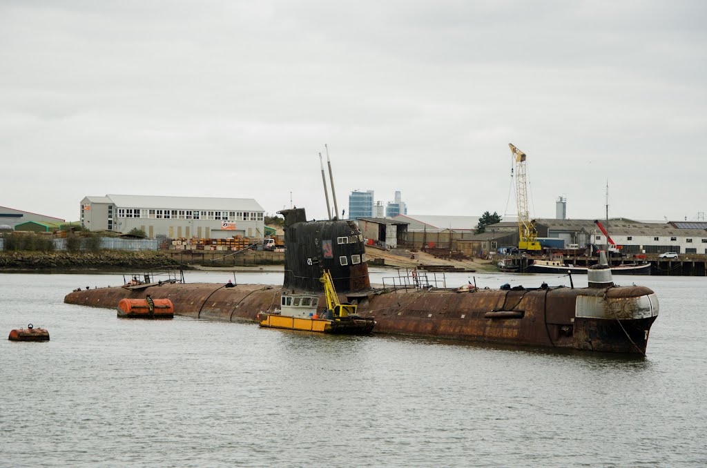 Soviet Submarine U475 near the Rochester Bridge