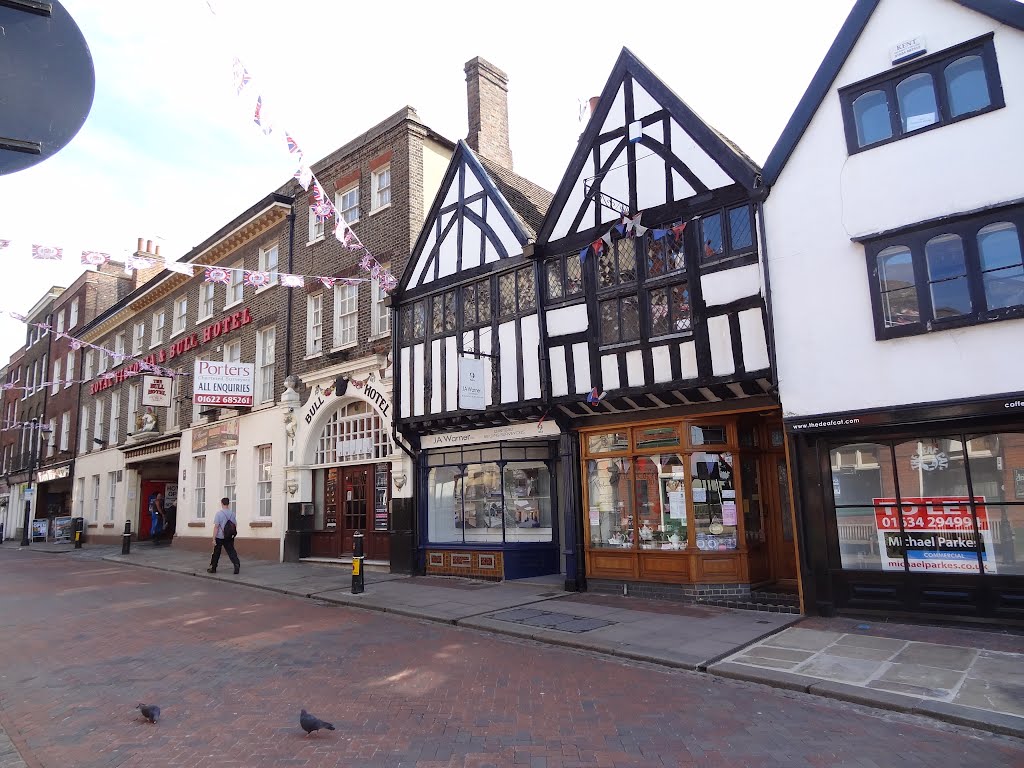 Rochester - High Street (Bull Hotel mentioned in Charles Dickens novels) - Kent (England)