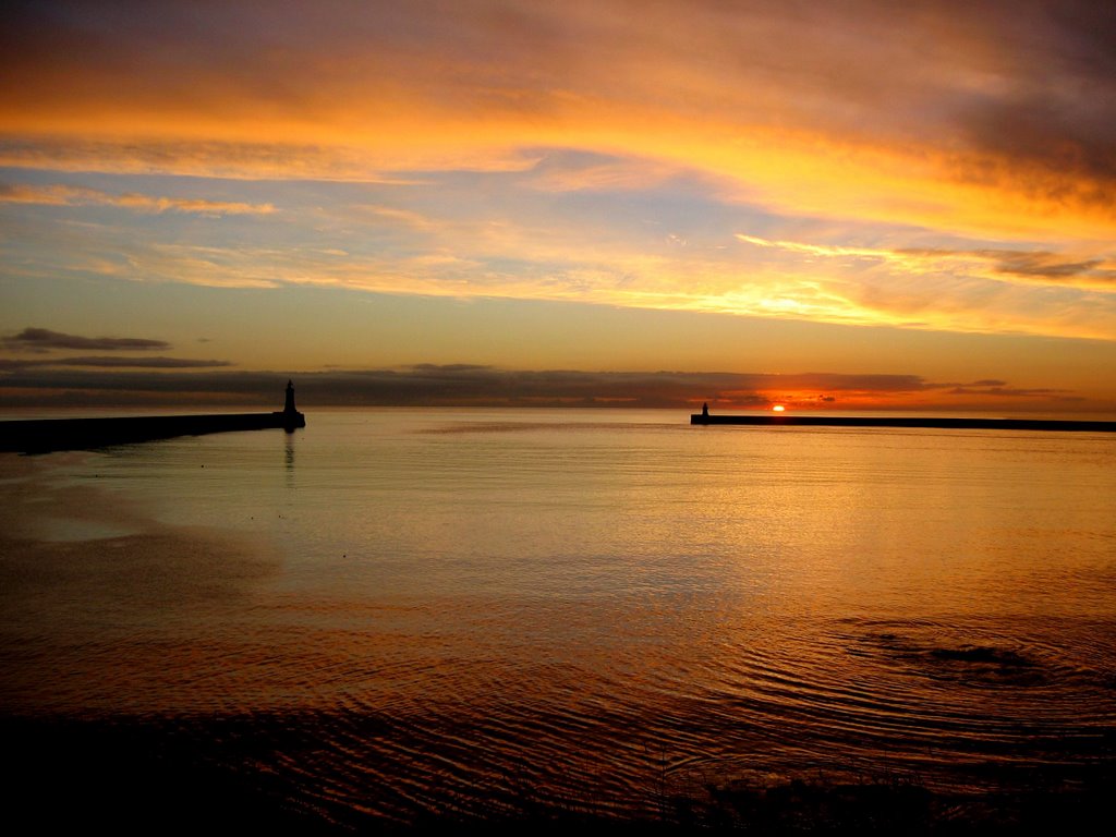 Golden Sunrise at the mouth of the Tyne, Tynemouth.