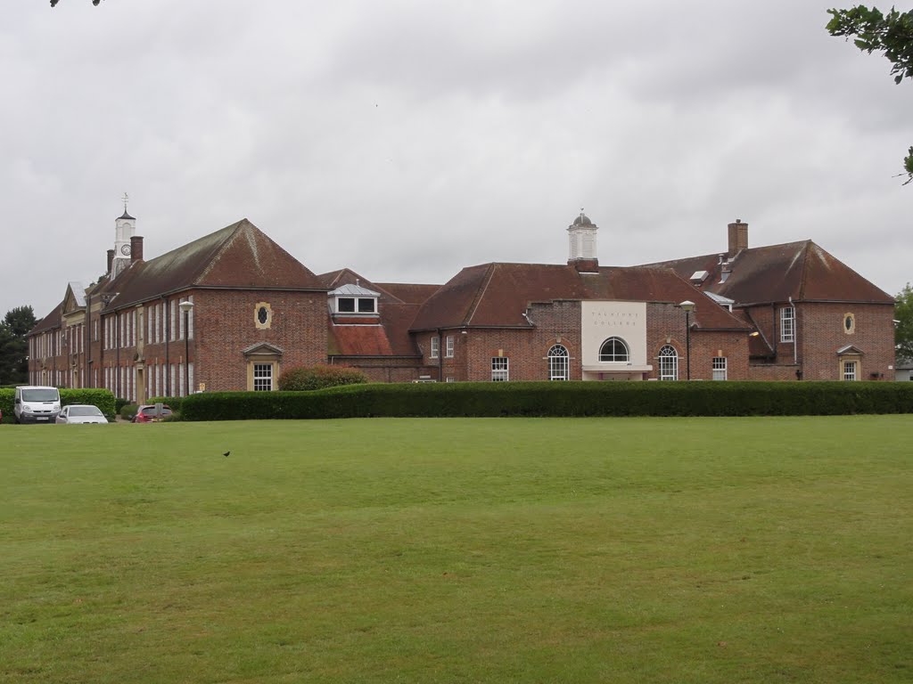 Tauntons College, Southampton