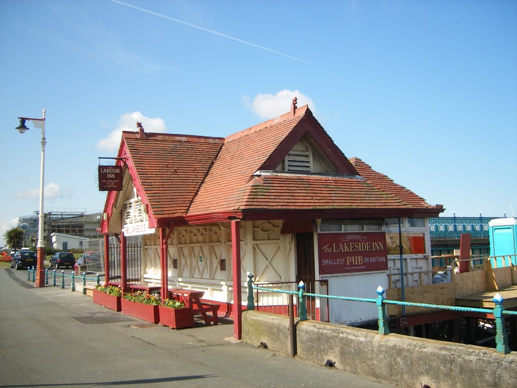 The Lakeside Inn, Britains smallest pub