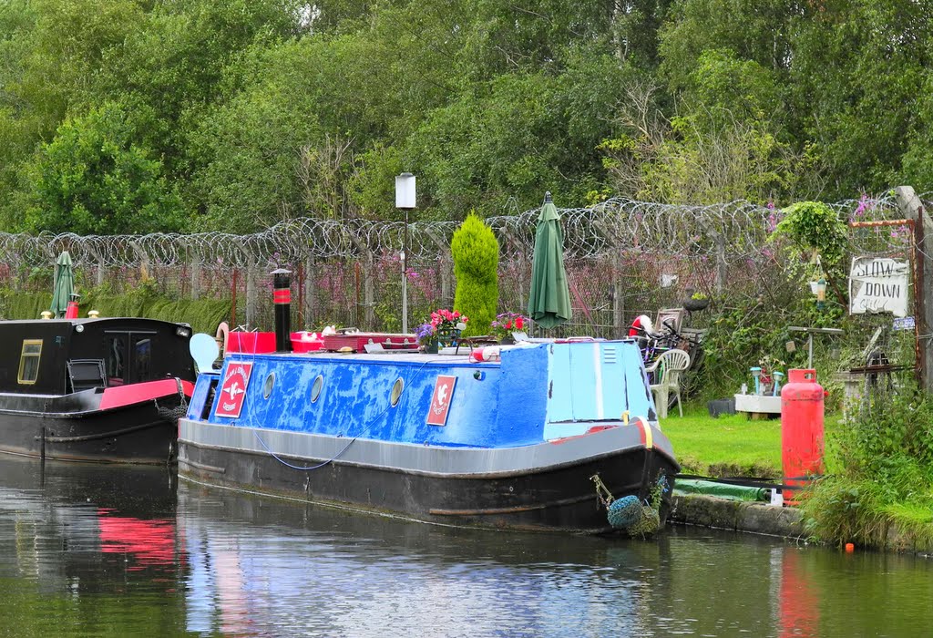 Narrow boats - Bridgewater Canal - Urmston, Trafford M32 8, England, United Kingdom