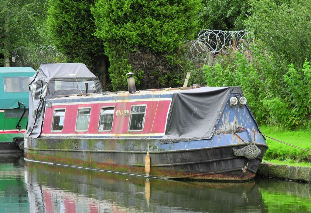Narrow boat, Bridgewater Canal - Urmston, Trafford M32 8, England, United Kingdom