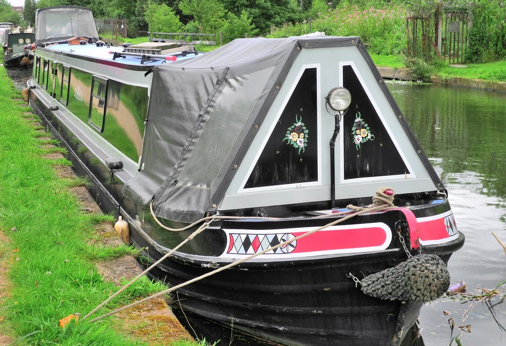 Narrow boat, Bridgewater Canal - Urmston, Trafford M32 8, England, United Kingdom