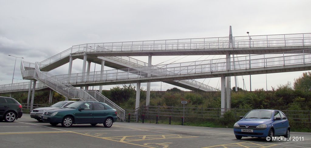 Bridge Over M60, Sale Water Park, Cheshire, England. UK      www.mickaul.co.uk