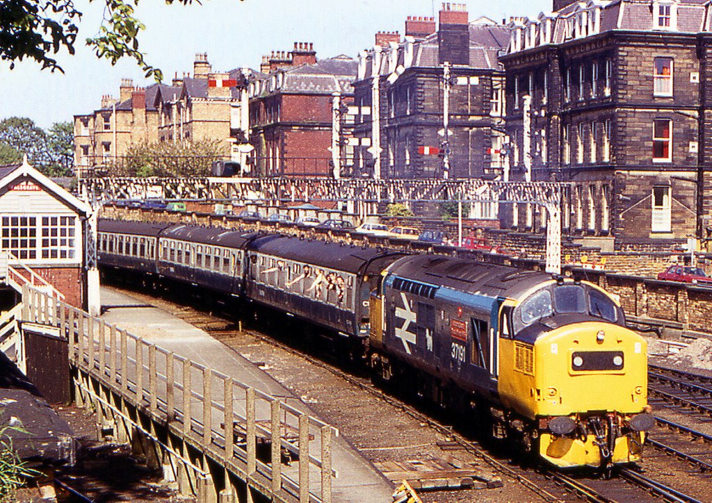 English Electric Class 37 No.37191 with the Scarborough- Glasgow at Scarborough