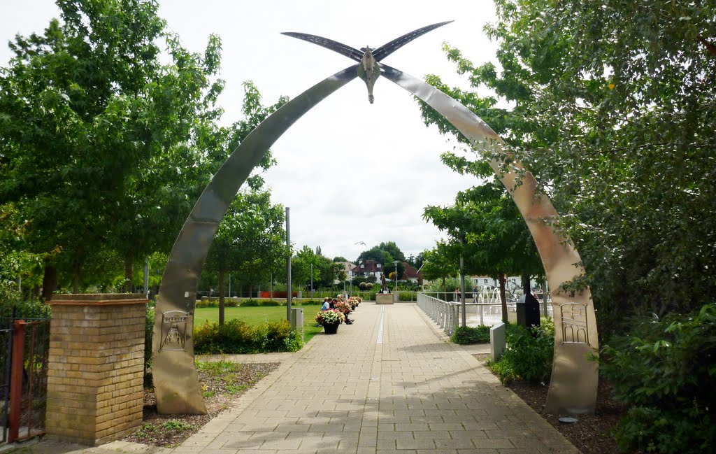 THE SWAN ARCHES STAINES