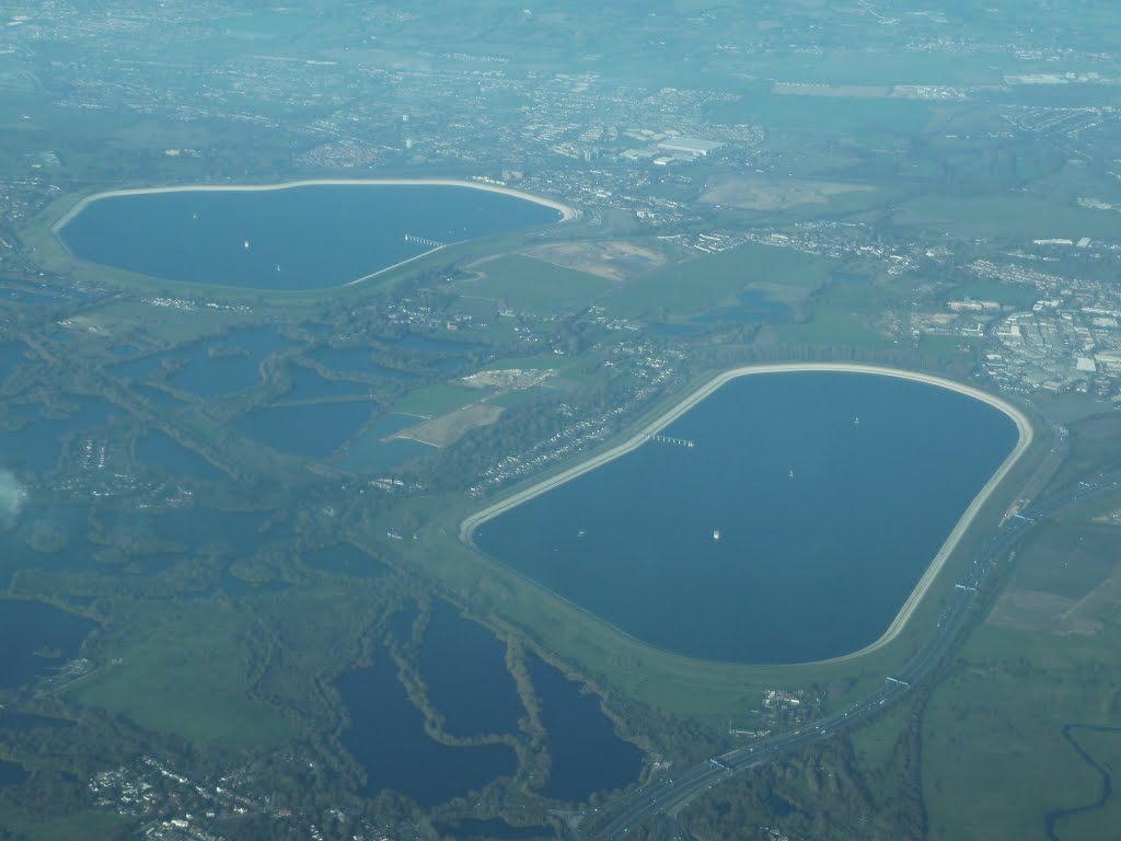 The Queen Mother and Wraysburry Reservoir - England - UK - Inglaterra