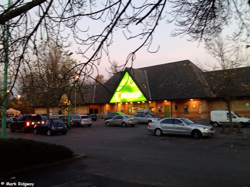 Halfords and Homebase, Staines