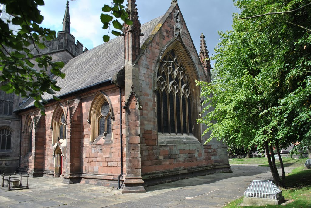 A new St Marys church was built in 1310 and the chancel, in local sandstone, is all that remains.The rest of the current structure was built between 1815 and 1817.