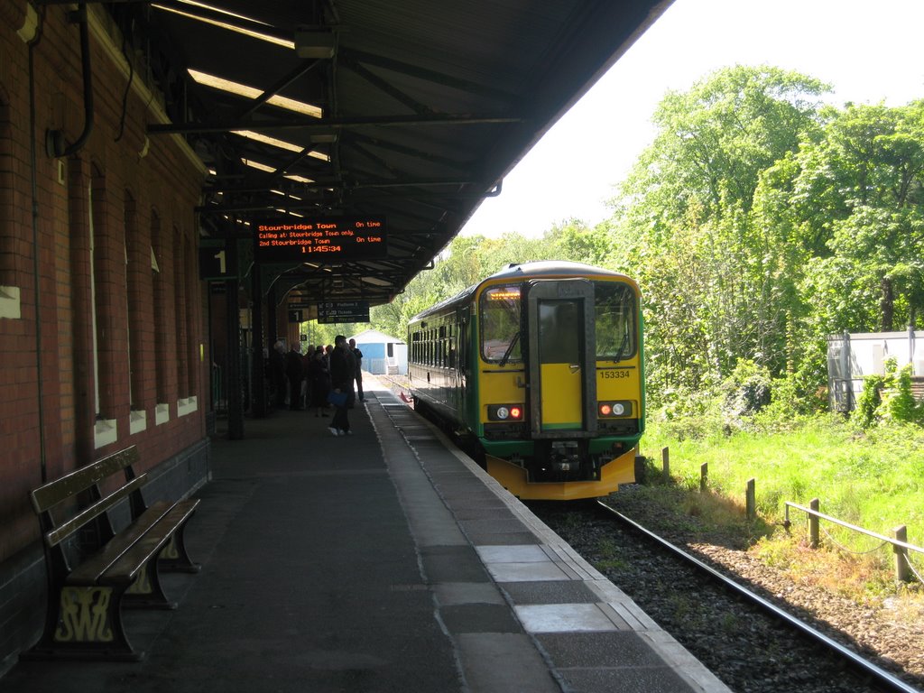 Stourbridge Junction Station - single carriage train to Town