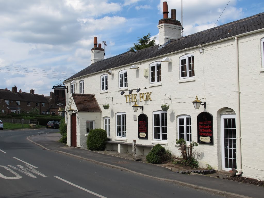 The Fox, Pub, Restaurant, Loxley, Stratford-upon-Avon, Warwickshire, England.   27th May 2013.