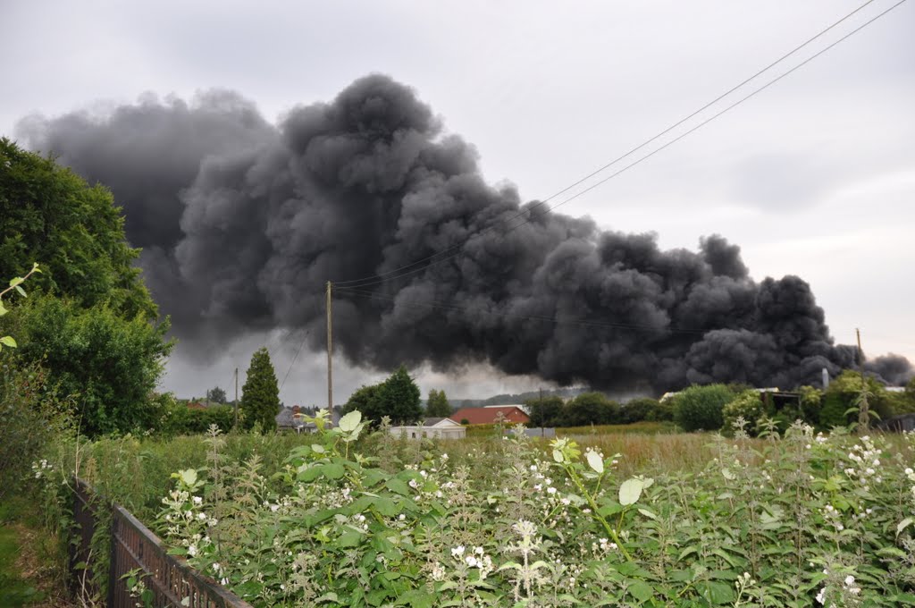 Cloud of smoke rose over 500 feet dropping debris as it went