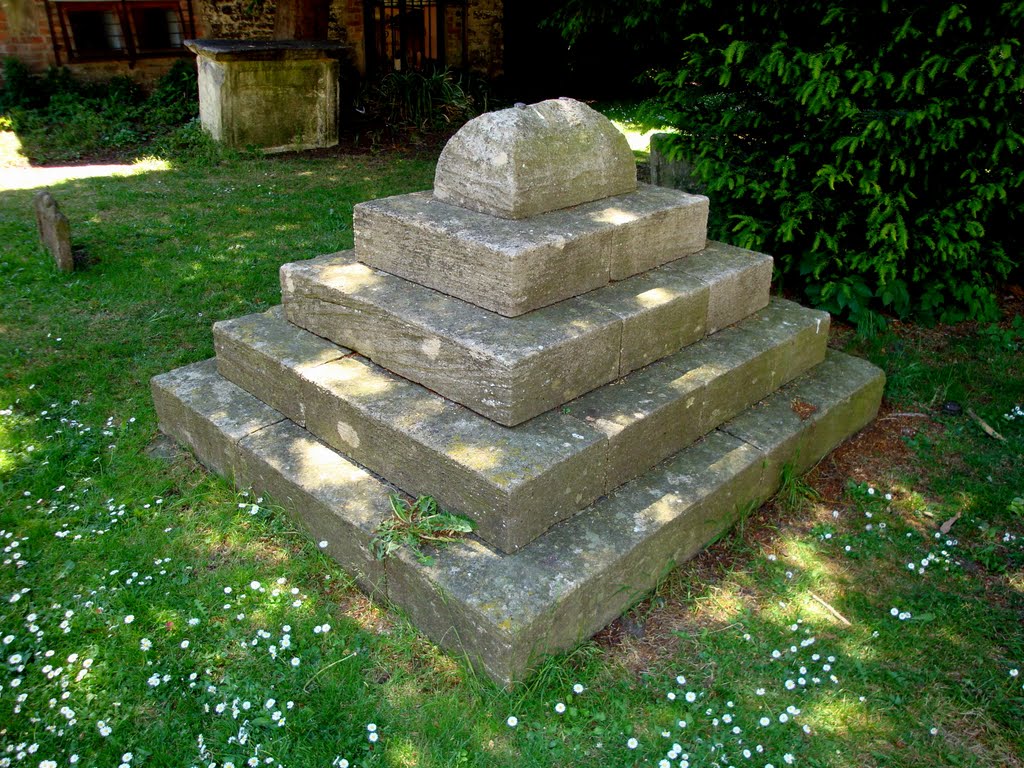 BURIED ABOVE GROUND, Stroud, Gloucestershire.  (See commments box for story).