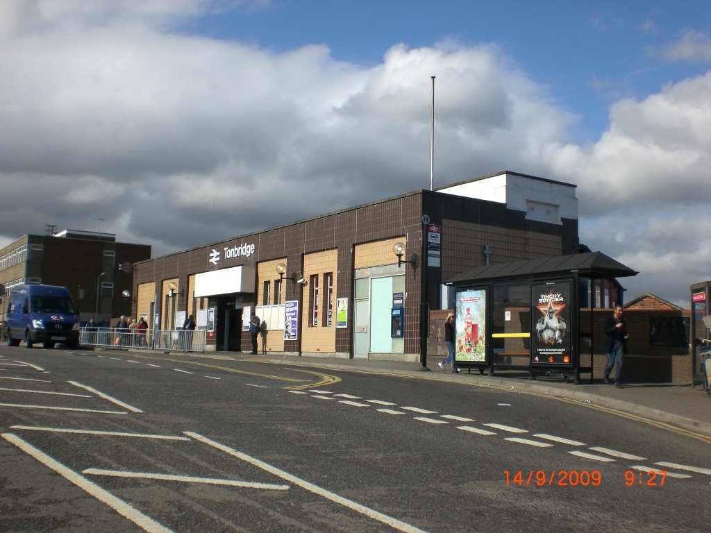 Tonbridge Main station Entrance