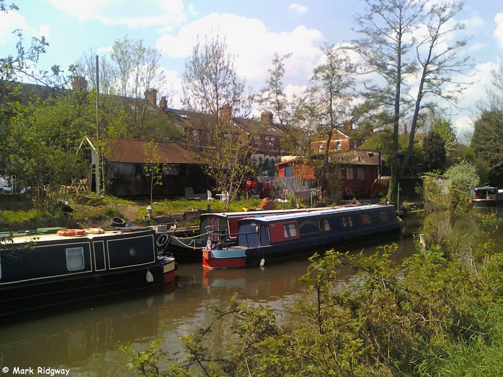 Narrowboats on the River Medway (2)