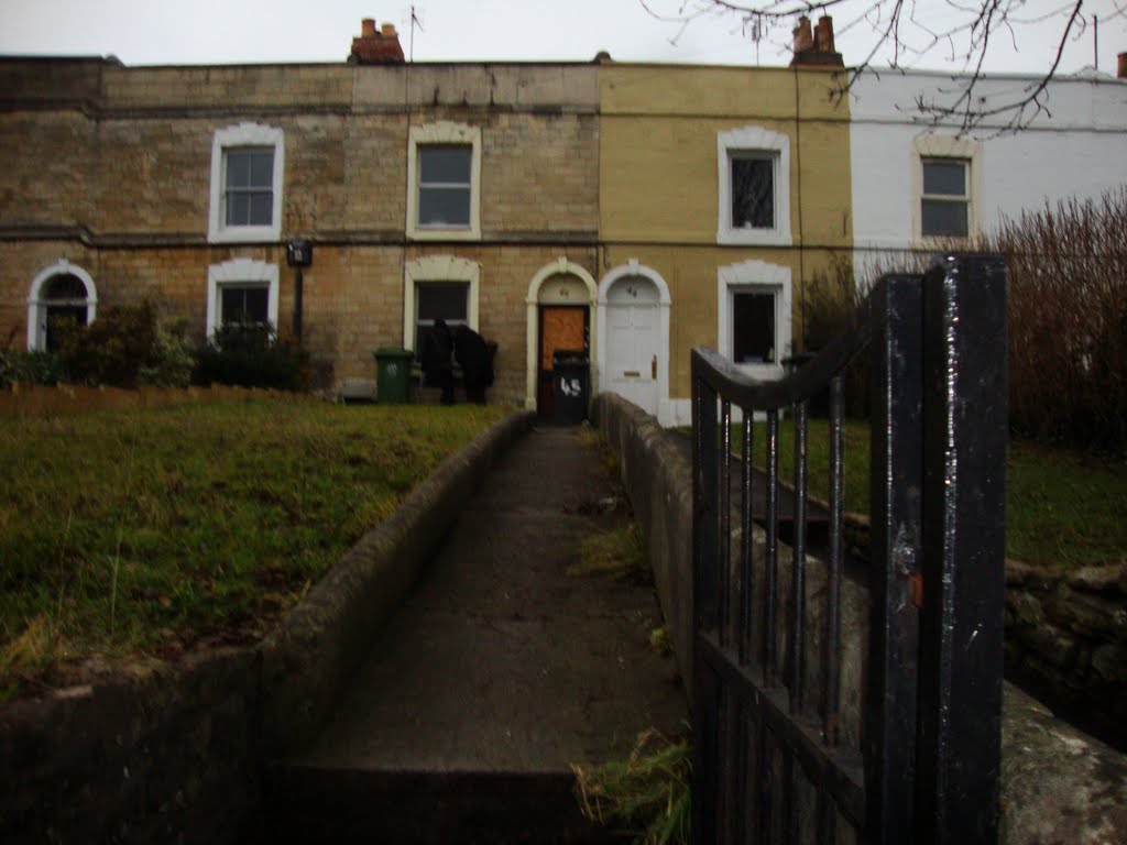 Waning: when youre looking at this photo, dont decide one of the houses is Ali and Mats; none of them are! three houses... (tooken from the pavement)...