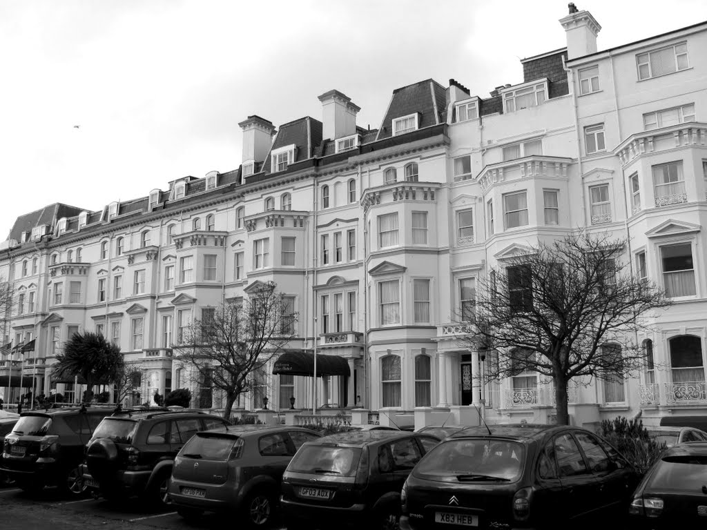 Clifton Gardens de face