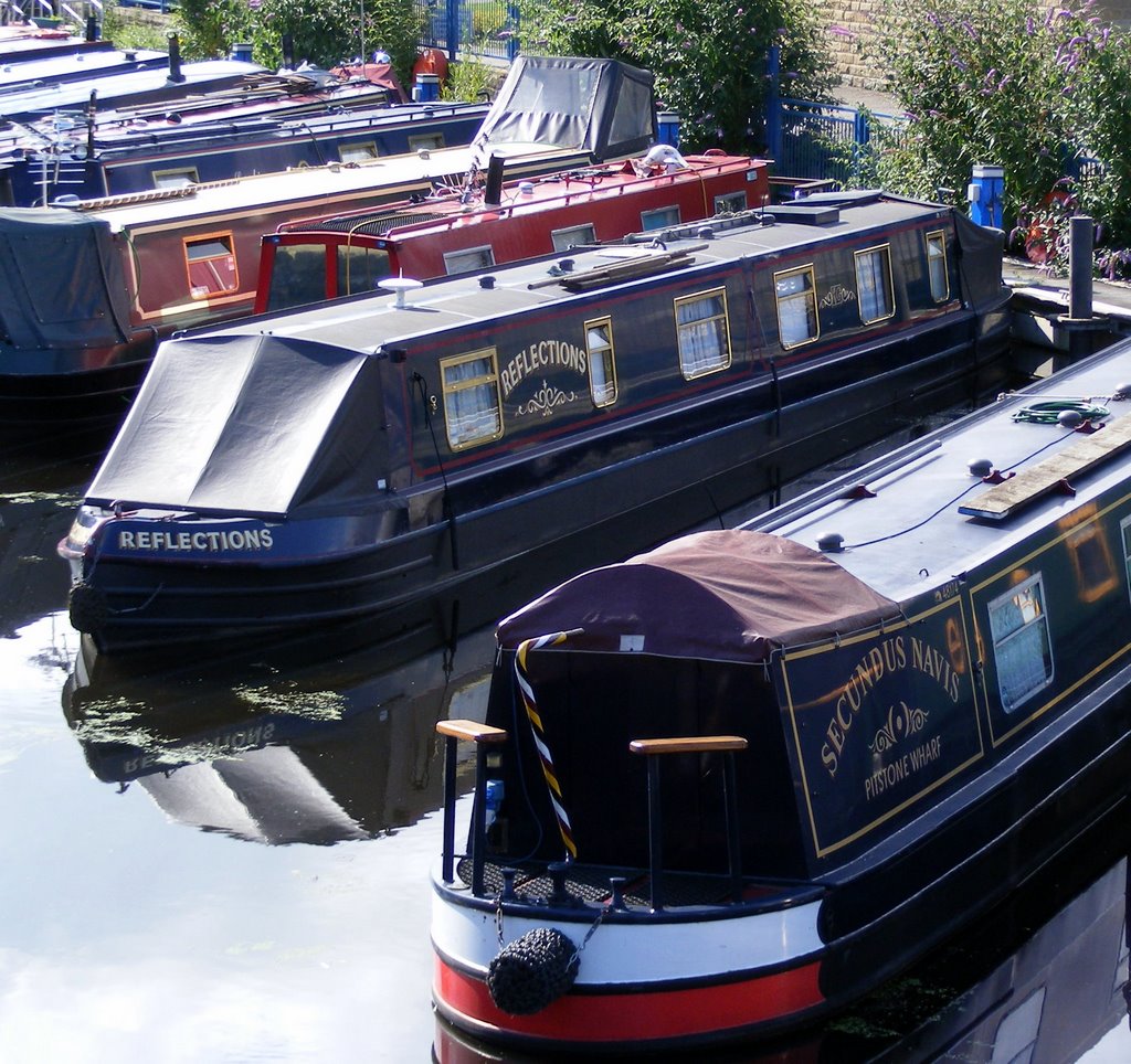 Barges at Aspley Basin